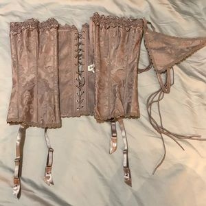 Fredrick’s of Hollywood size 36 corset set